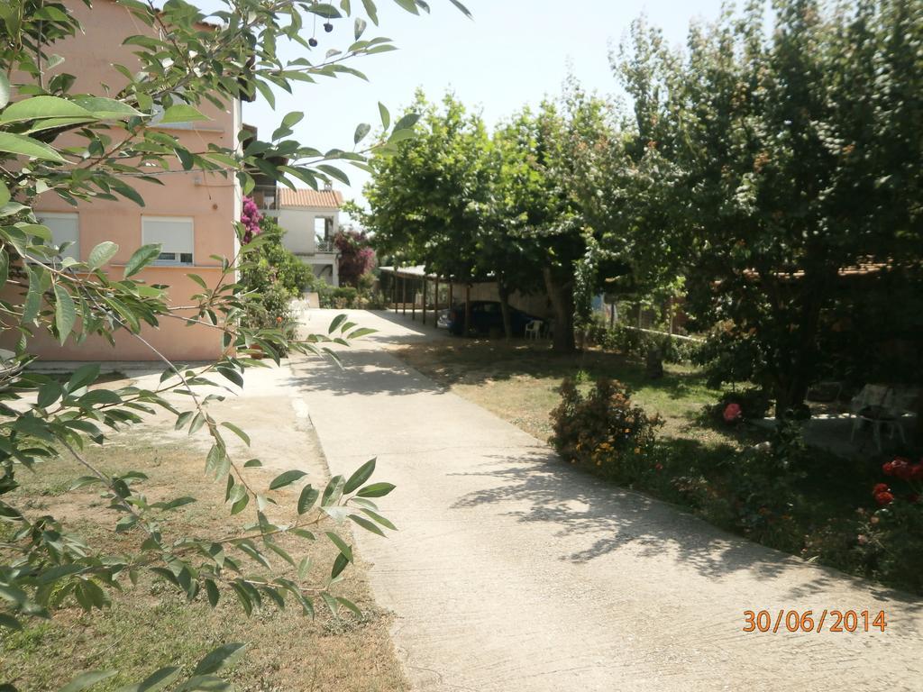 Ioannis Avrades Apartments Agiakampos  Exterior photo