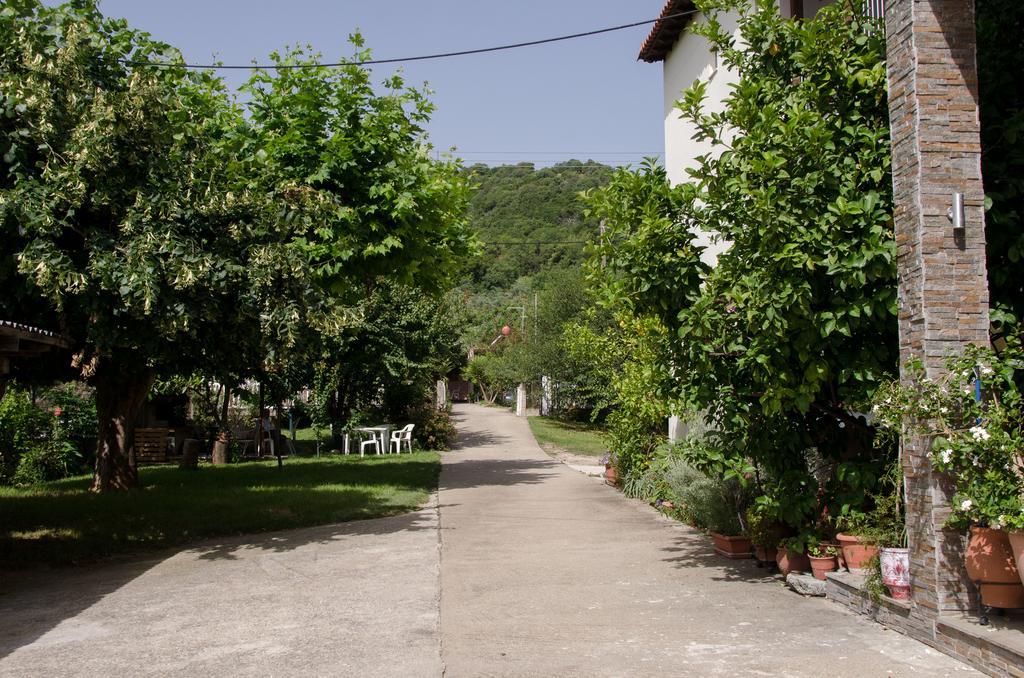 Ioannis Avrades Apartments Agiakampos  Exterior photo